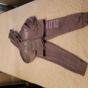 Girl's old navy sweatsuit size 5t